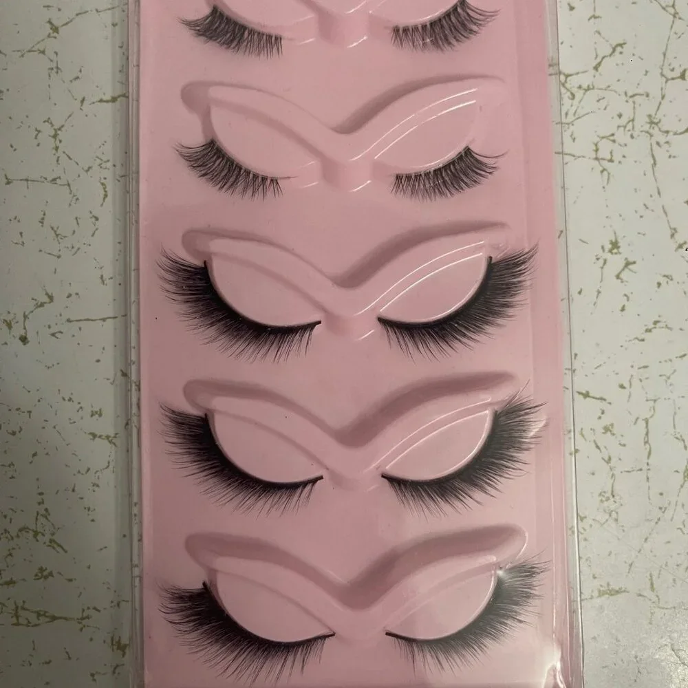 Lashes - Free with purchase - Picture 1 of 1
